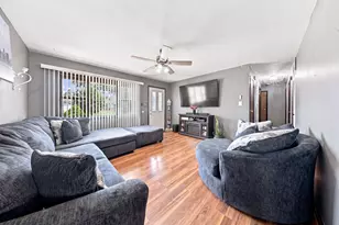 504 Rambler Ln, Streamwood, IL 60107 - Photo 5