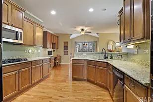 462 E Amberside Dr, Elgin, IL 60124 - Photo 3