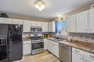 2011 Sunset Ct, Zion, IL 60099 - Photo 9
