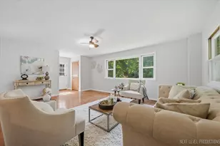 32W183 Glos St, Wayne, IL 60184 - Photo 5