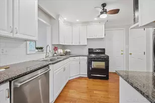 32W183 Glos St, Wayne, IL 60184 - Photo 9