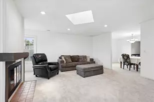 8 Auburn Dr, Glendale Heights, IL 60139 - Photo 5
