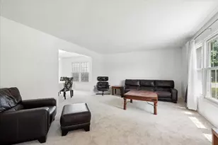8 Auburn Dr, Glendale Heights, IL 60139 - Photo 3