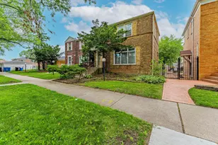 8238 S Prairie Ave, Chicago, IL 60619 - Photo 3