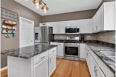 1597 W Hartsburg Lane, North Aurora, IL 60542 - Photo 7