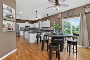 1597 W Hartsburg Ln, North Aurora, IL 60542 - Photo 9
