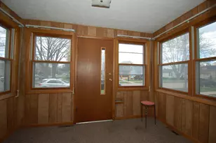653 Jay St, Elgin, IL 60120 - Photo 9