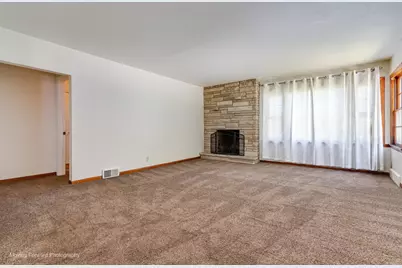 7S151 N Eola Road, Aurora, IL 60502 - Photo 3