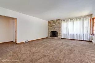 7S151 N Eola Rd, Aurora, IL 60502 - Photo 3
