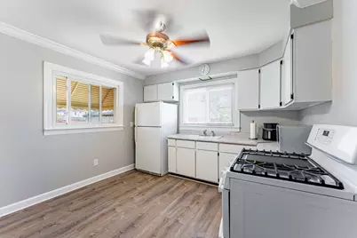 7805 Suburban Lane, Bridgeview, IL 60455 - Photo 9
