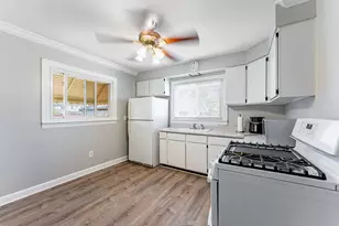 7805 Suburban Ln, Bridgeview, IL 60455 - Photo 9