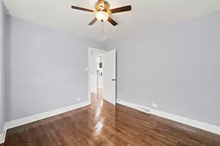 555 E 105th St, Chicago, IL 60628 - Photo 15
