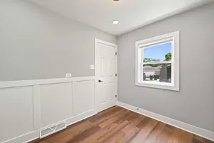 555 E 105th St, Chicago, IL 60628 - Photo 11