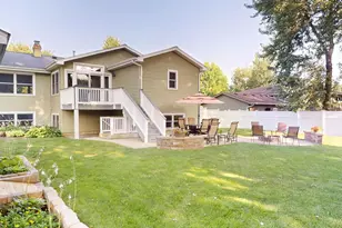 1201 S 10th St, Saint Charles, IL 60174 - Photo 35