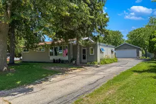 7S201 N Eola Rd, Aurora, IL 60504 - Photo 1