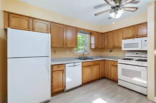 440 Manor Dr, Peotone, IL 60468 - Photo 5