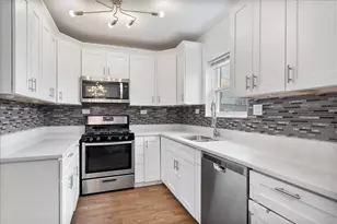 2611 W Jarlath St, Chicago, IL 60645 - Photo 5