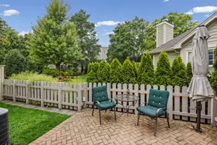 2064 Norwich Ct, Glenview, IL 60026 - Photo 9