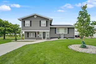 450 John St, Paxton, IL 60957 - Photo 1