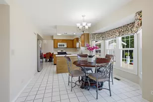 399 Stonewood Cir, Carol Stream, IL 60188 - Photo 11