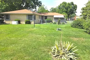 1308 Anderson St, Bloomington, IL 61701 - Photo 11
