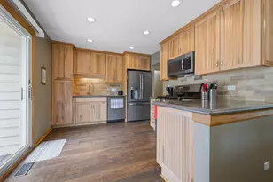 152 S Lancaster Dr, Bolingbrook, IL 60440 - Photo 3