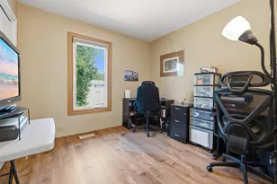 152 S Lancaster Dr, Bolingbrook, IL 60440 - Photo 5