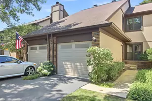 246 Shadow Bend Dr, Wheeling, IL 60090 - Photo 1