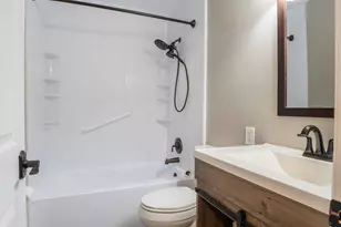 182 Hastings Mill Rd, Streamwood, IL 60107 - Photo 7