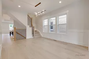 5748 W Eastwood Ave, Chicago, IL 60630 - Photo 11