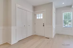 5748 W Eastwood Ave, Chicago, IL 60630 - Photo 3