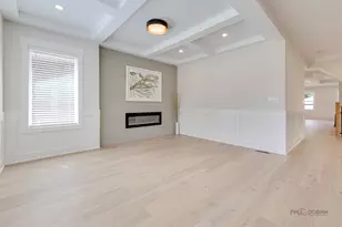 5748 W Eastwood Ave, Chicago, IL 60630 - Photo 7