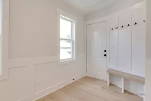 5748 W Eastwood Ave, Chicago, IL 60630 - Photo 15