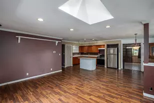 2108 Holly Ct, McHenry, IL 60051 - Photo 7