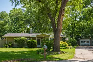 2108 Holly Ct, McHenry, IL 60051 - Photo 3