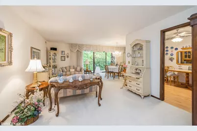 301 Lake Hinsdale Drive #404, Willowbrook, IL 60527 - Photo 5