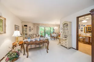301 Lake Hinsdale Dr, Willowbrook, IL 60527 - Photo 5