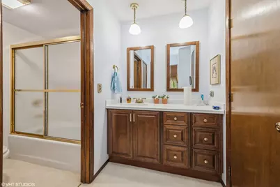 301 Lake Hinsdale Drive #404, Willowbrook, IL 60527 - Photo 11
