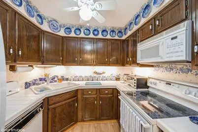 301 Lake Hinsdale Drive #404, Willowbrook, IL 60527 - Photo 9