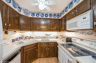 301 Lake Hinsdale Dr, Willowbrook, IL 60527 - Photo 9