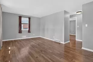919 Vale St, Bloomington, IL 61701 - Photo 7