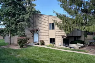 800 Oregon Trail, Roselle, IL 60172 - Photo 1