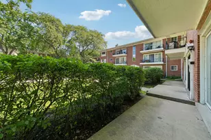 10111 Old Orchard Ct, Skokie, IL 60076 - Photo 9