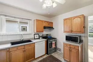 3905 Custer Ave, Lyons, IL 60534 - Photo 11