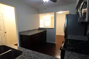 1070 Woodhill Ct, Elgin, IL 60120 - Photo 7