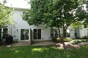 1070 Woodhill Ct, Elgin, IL 60120 - Photo 3