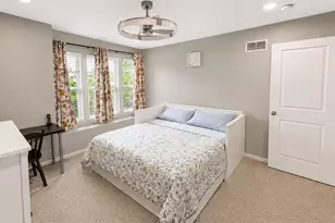 438 Grosvenor Ln, Aurora, IL 60504 - Photo 9