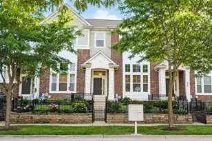 438 Grosvenor Ln, Aurora, IL 60504 - Photo 1