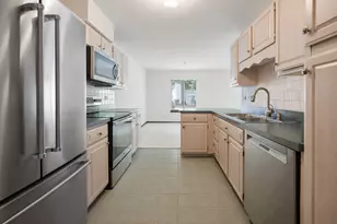 1525 Yale Ct, Elk Grove Village, IL 60007 - Photo 7