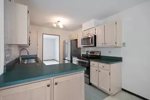 1525 Yale Ct, Elk Grove Village, IL 60007 - Photo 9